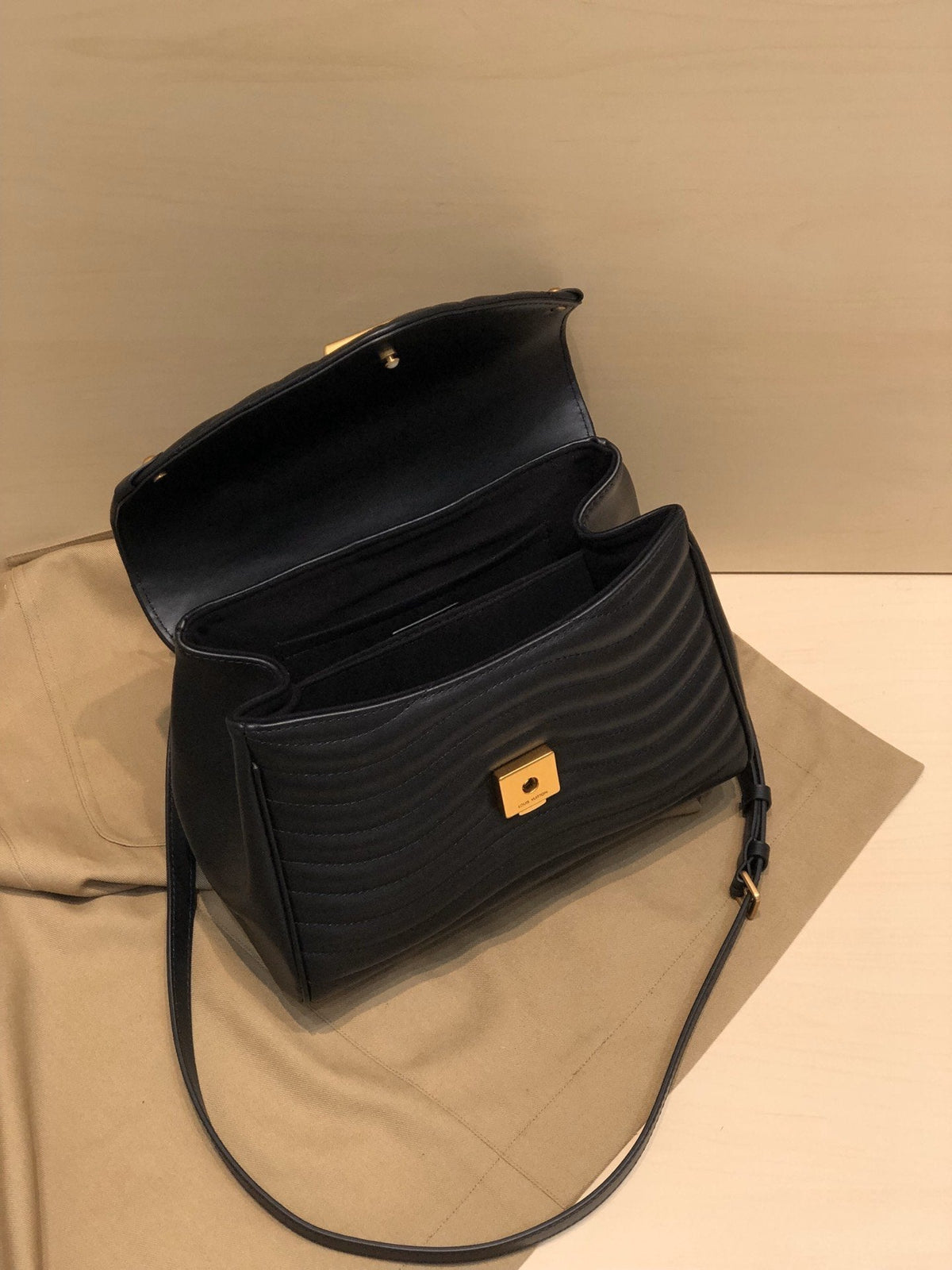 LV TOP HANDLE 26CM BLACK CALFSKIN