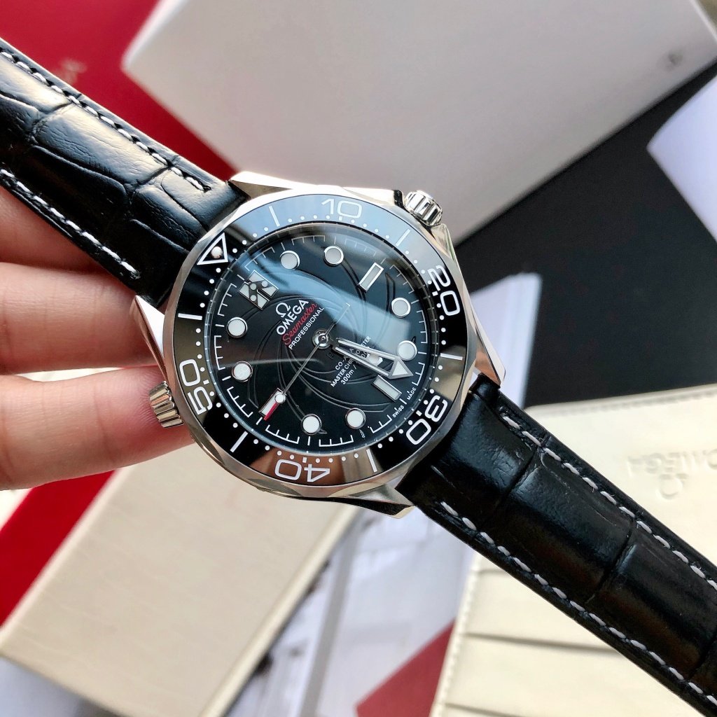 SEAMASTER DIVER 300M CO-AXIAL 42MM 007 BLACK LEATHER