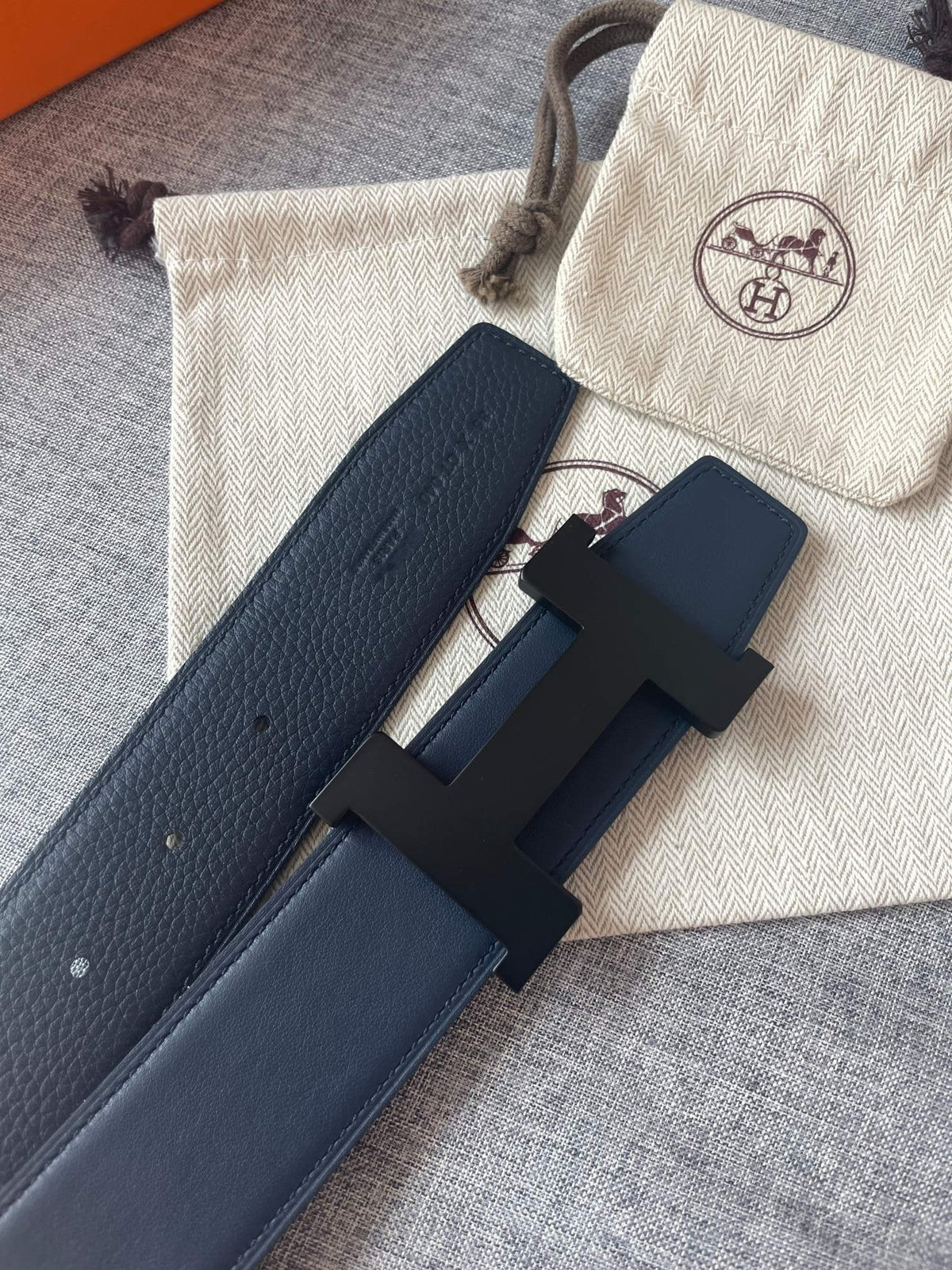 H CONSTANCE REVERSIBLE BELT 38MM BLACK BUCKLE NAVY BLUE LEATHER