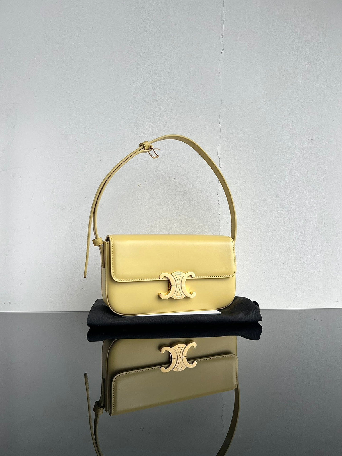 CLASSIC TRIOMPHE 20 YELLOW CALFSKIN