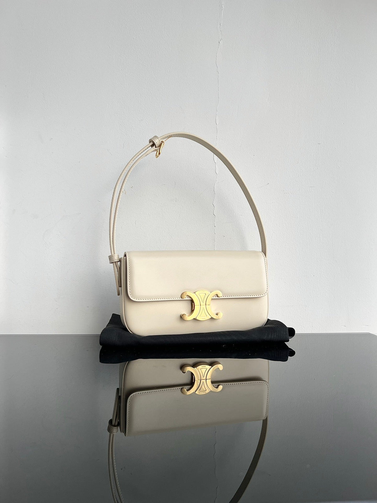 CLASSIC TRIOMPHE 20 CREAM CALFSKIN GOLD HARDWARE