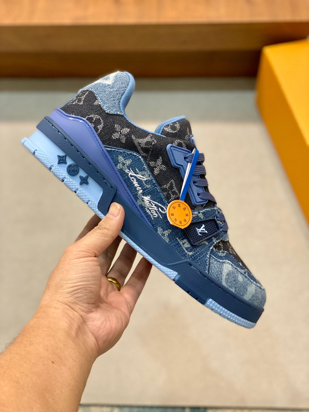 LV TRAINER  DENIM SNEAKER
