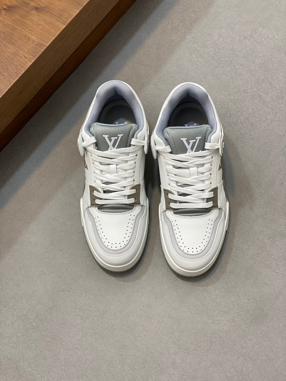 LV TRAINER  GREY WHITE SNEAKER