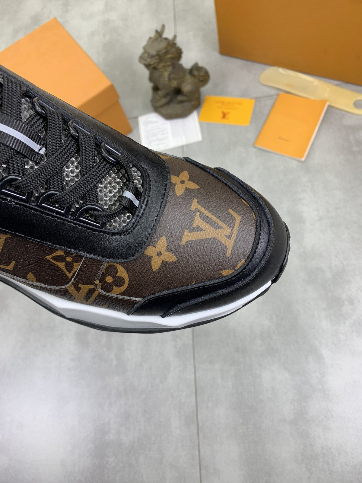 LV MONOGRAM SNEAKER BLACK AND BROWN