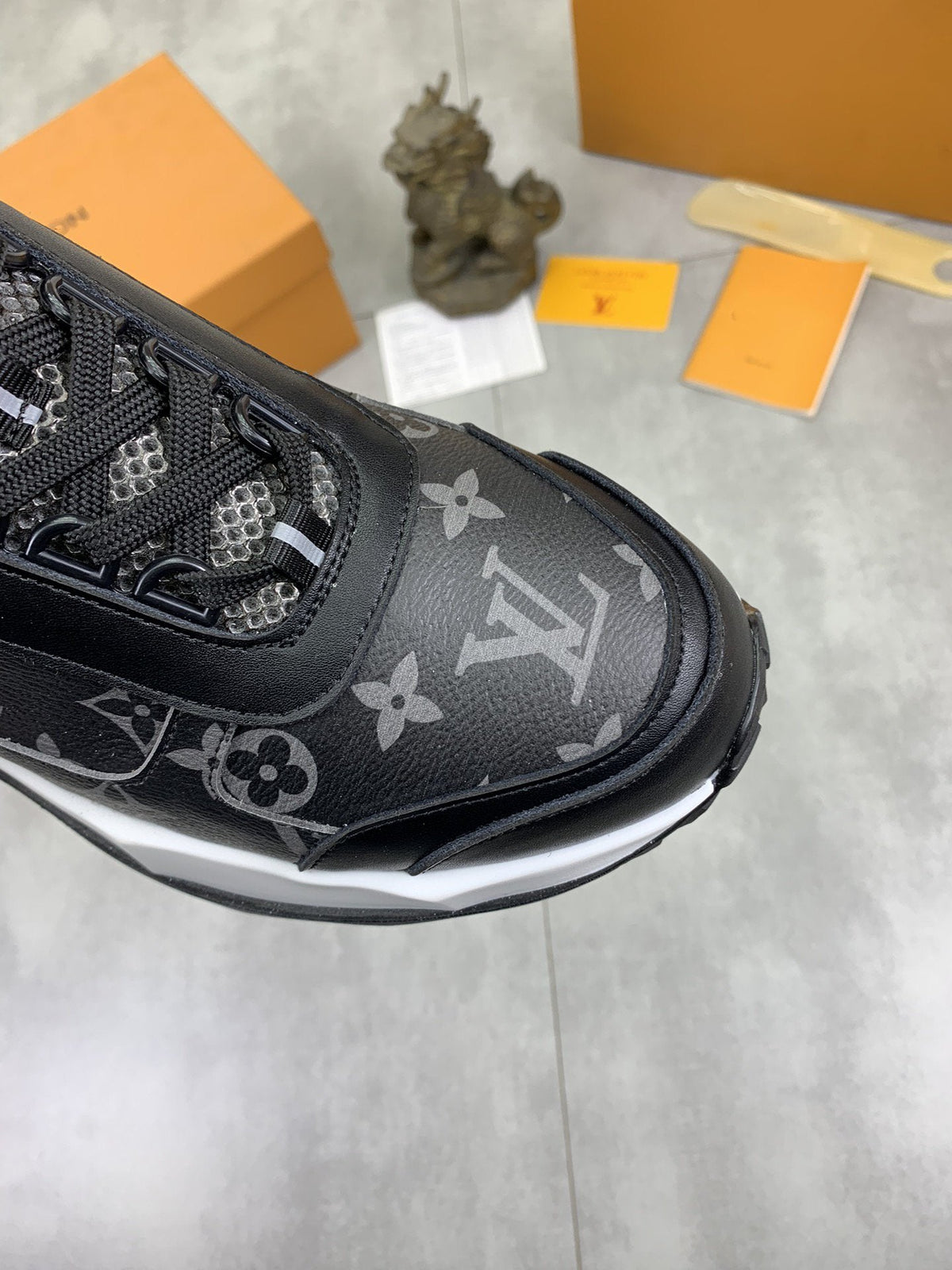 LV MONOGRAM SNEAKER BLACK