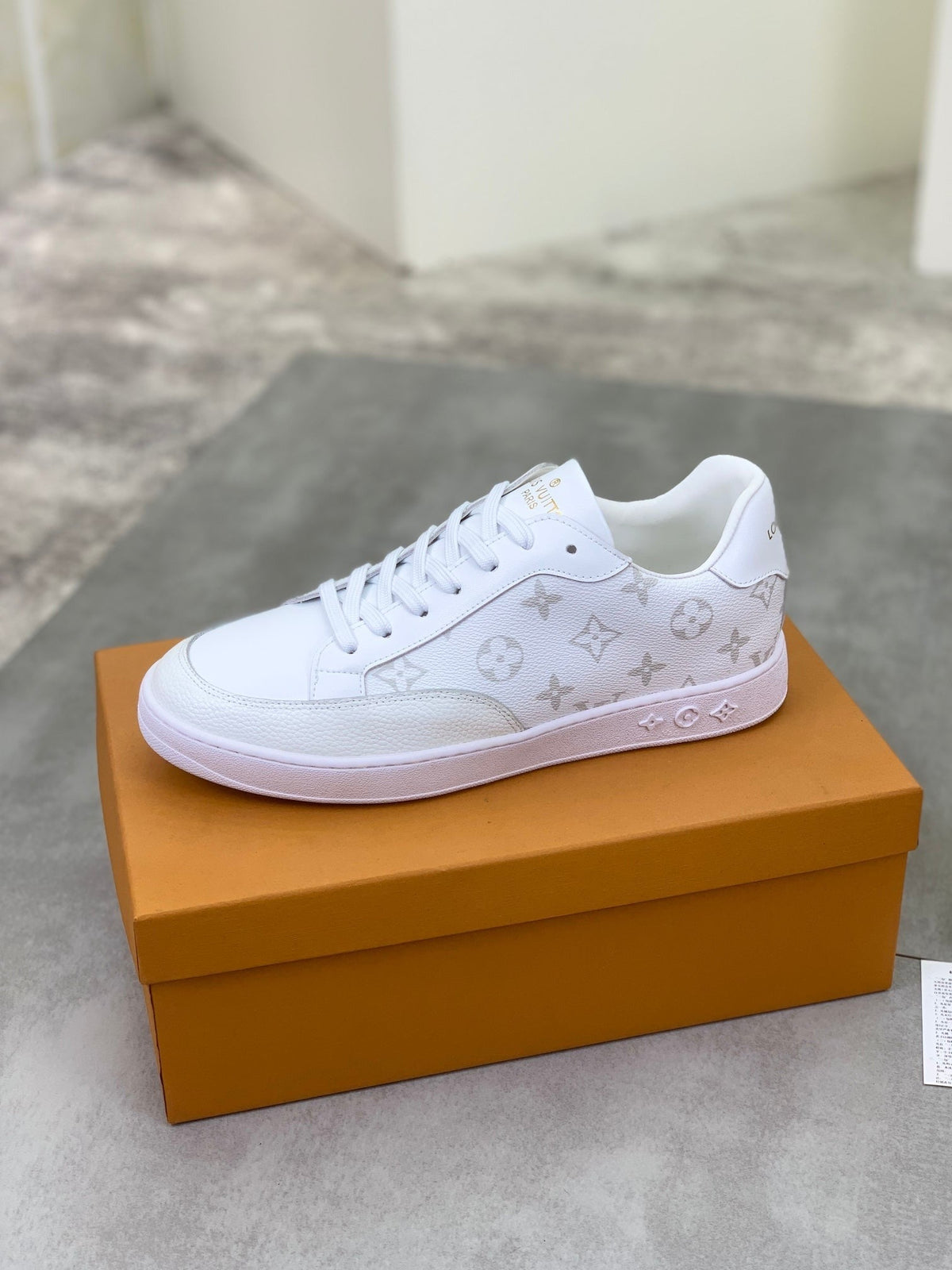 LV MONOGRAM SNEAKER WHITE