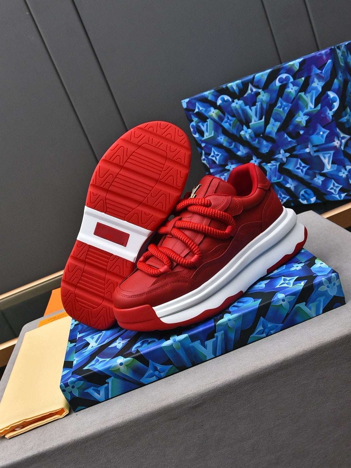 LV SNEAKERS RED LACE-UP