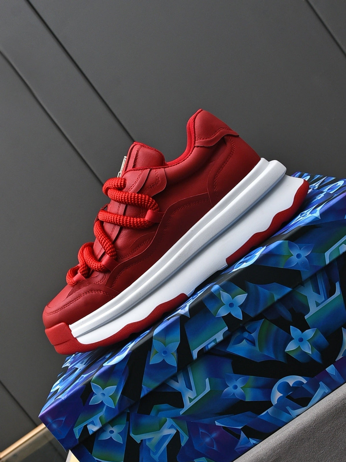 LV SNEAKERS RED LACE-UP