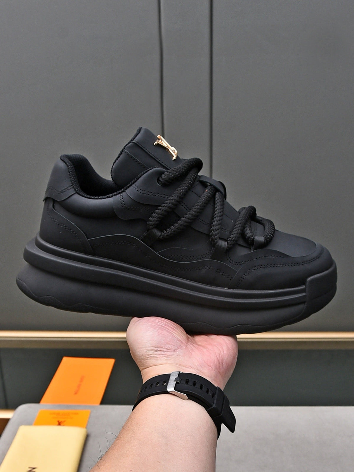 LV SNEAKERS BLACK LACE-UP