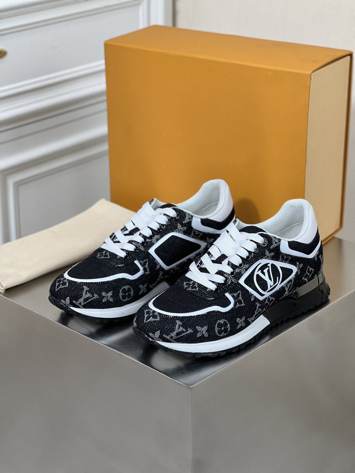 LV RUN AWAY SNEAKER IN BLACK DENIM FABRIC