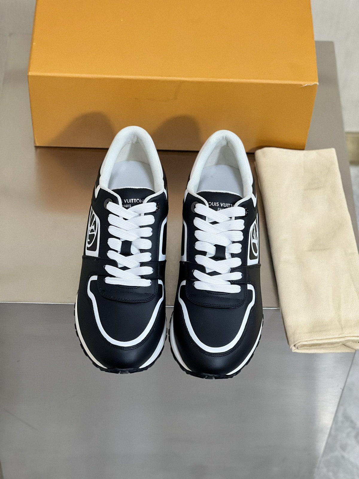 LV RUN AWAY BLACK SNEAKER