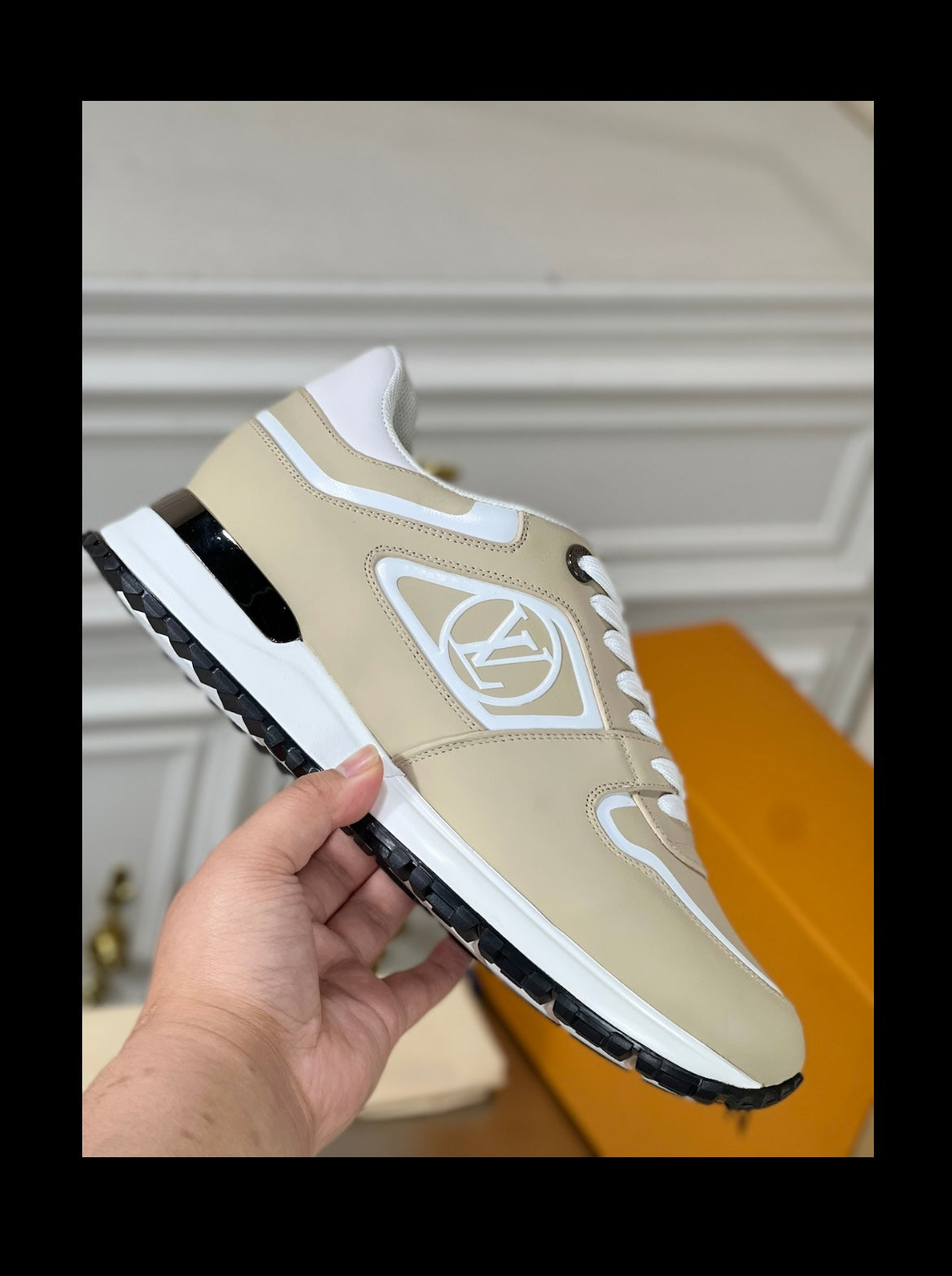 LV RUN AWAY BEIGE SNEAKER