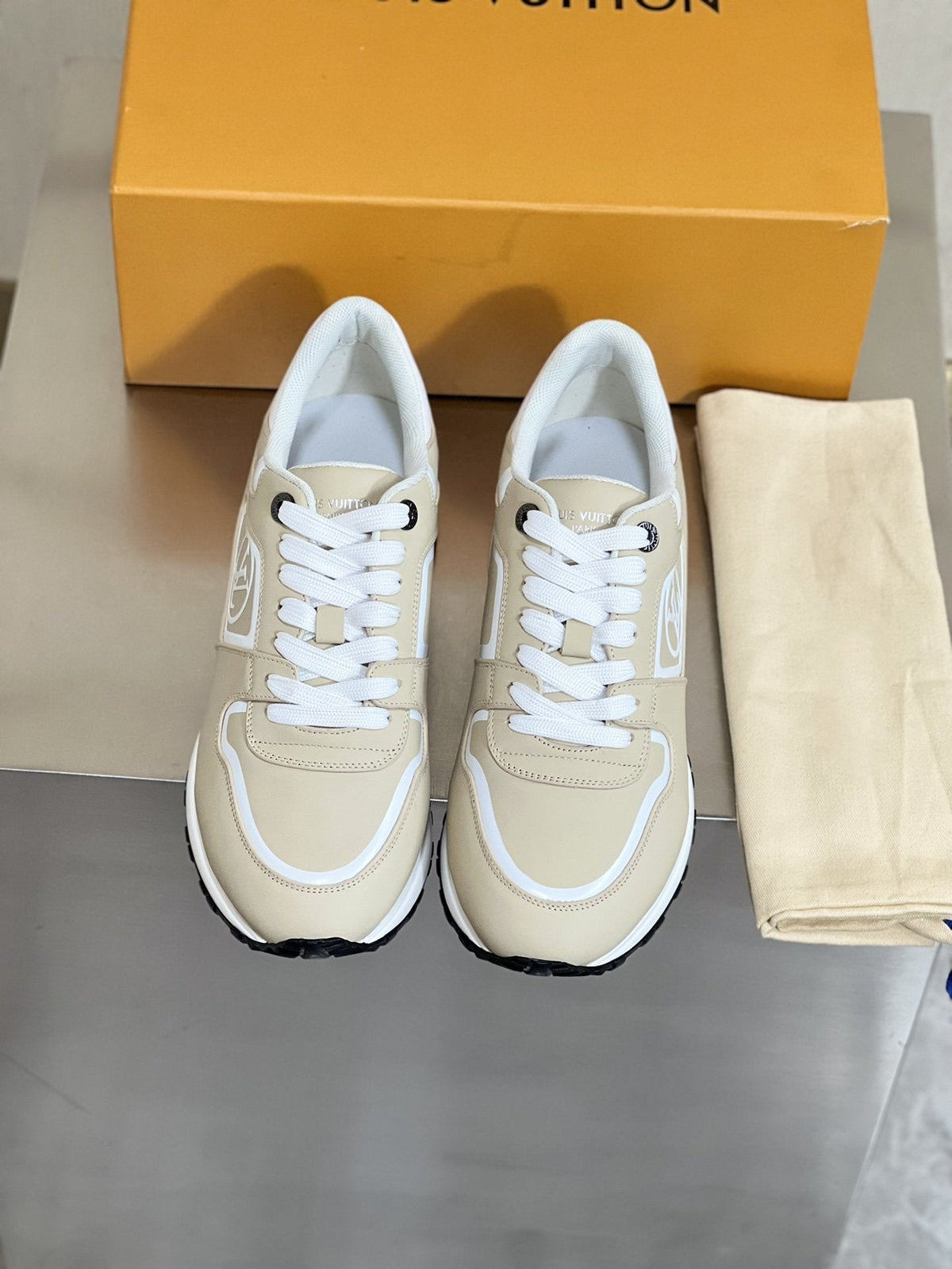 LV RUN AWAY BEIGE SNEAKER