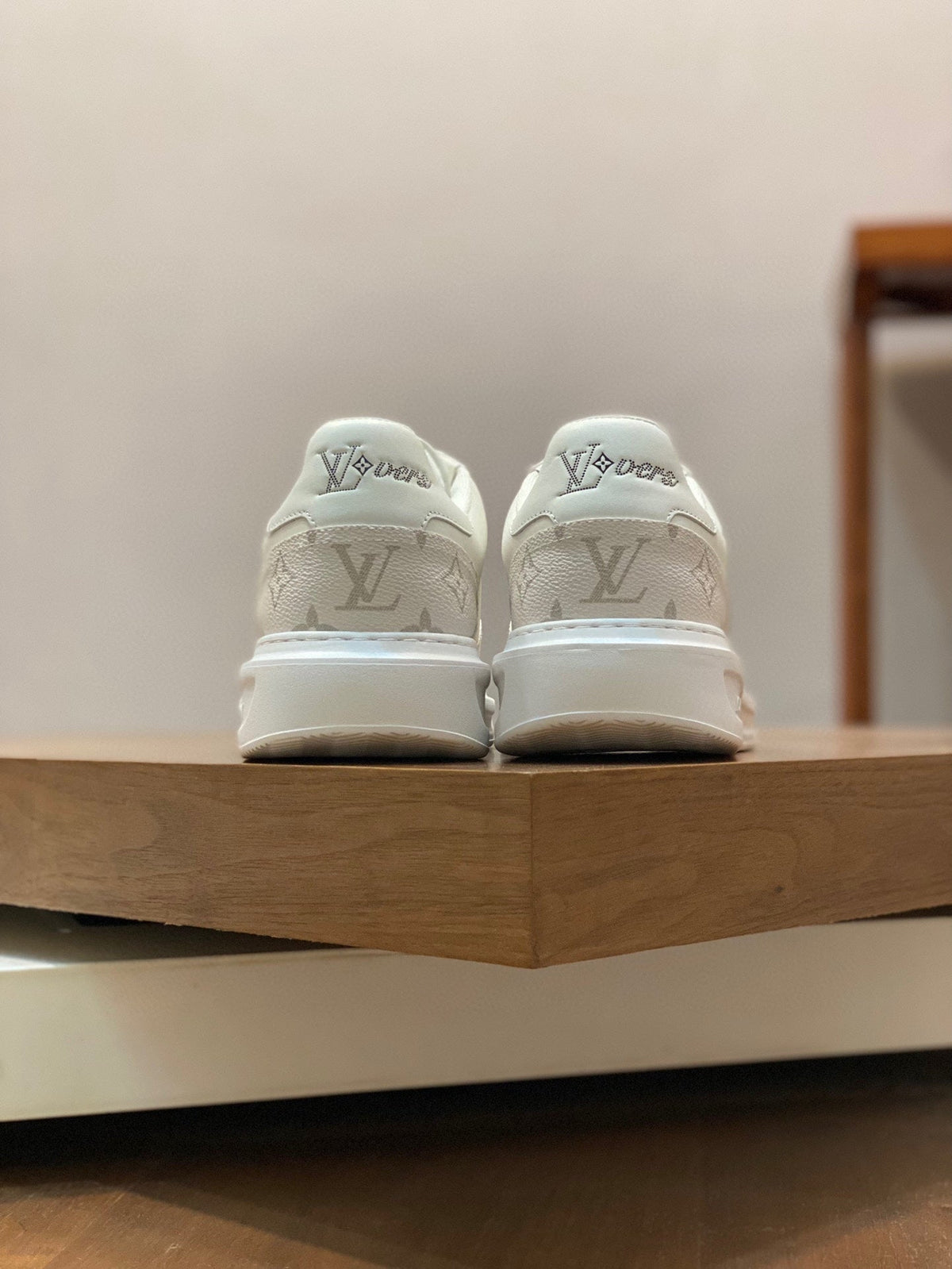 LV BEVERLY WHITE SNEAKER