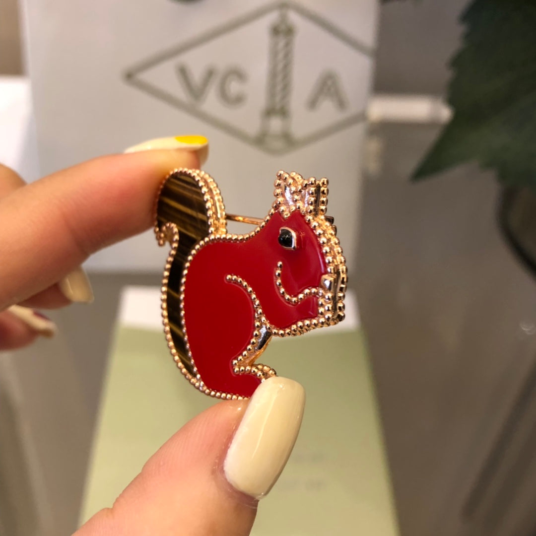 VCA Brooch 07