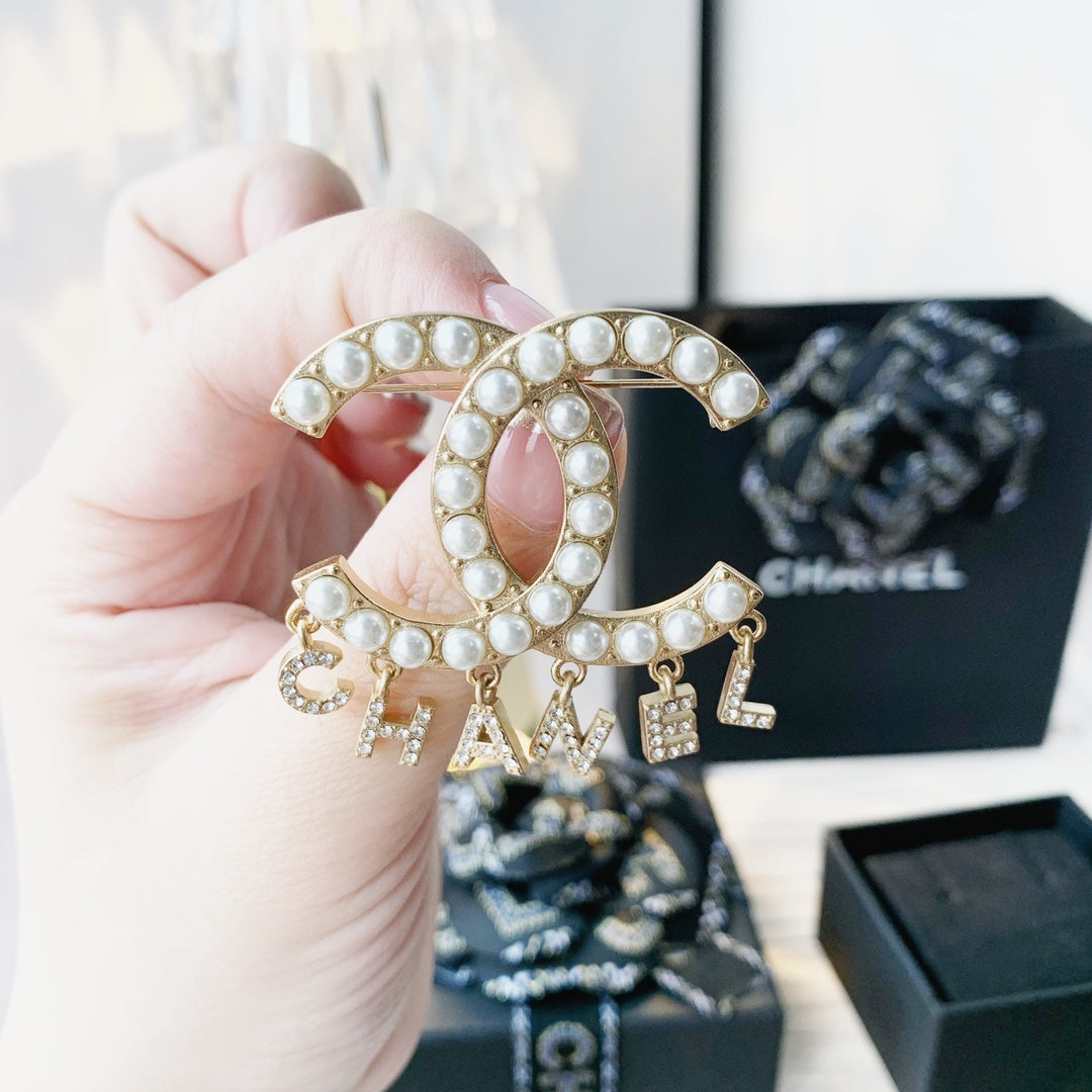 CC Brooch 156611