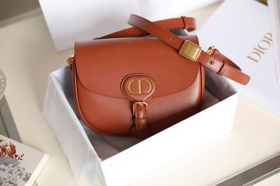 MEDIUM CD BOBBY 22CM DARK TAN CALFSKIN GOLD HARDWARE