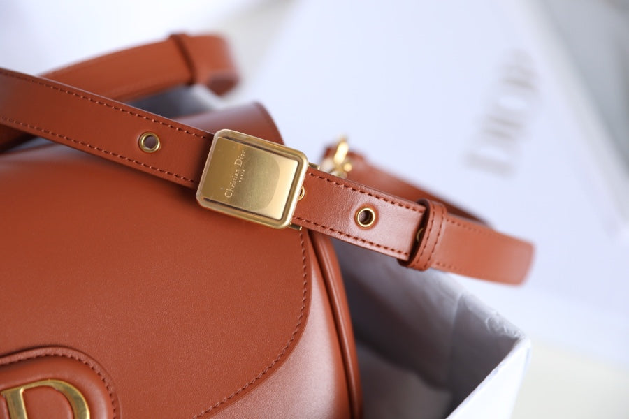 MEDIUM CD BOBBY 22CM DARK TAN CALFSKIN GOLD HARDWARE