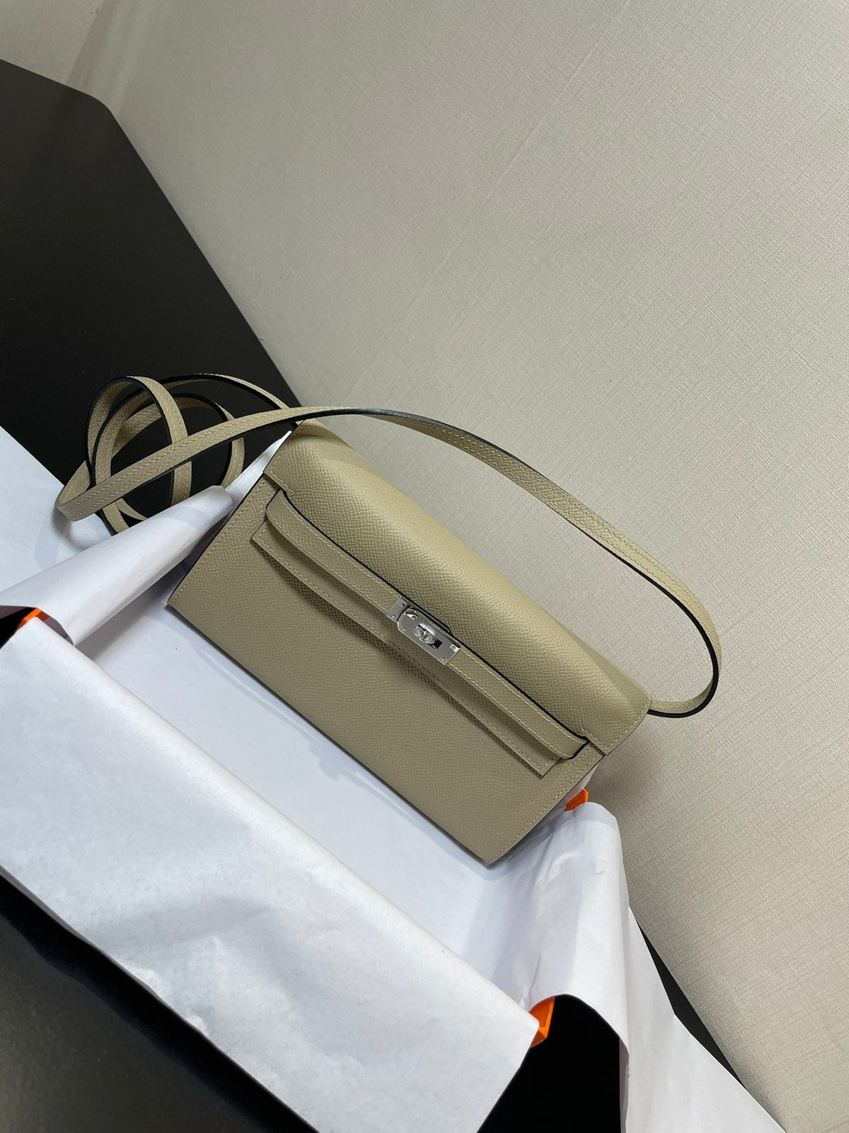 kelly to go wallet 20.5 lichen epsom silver hardware