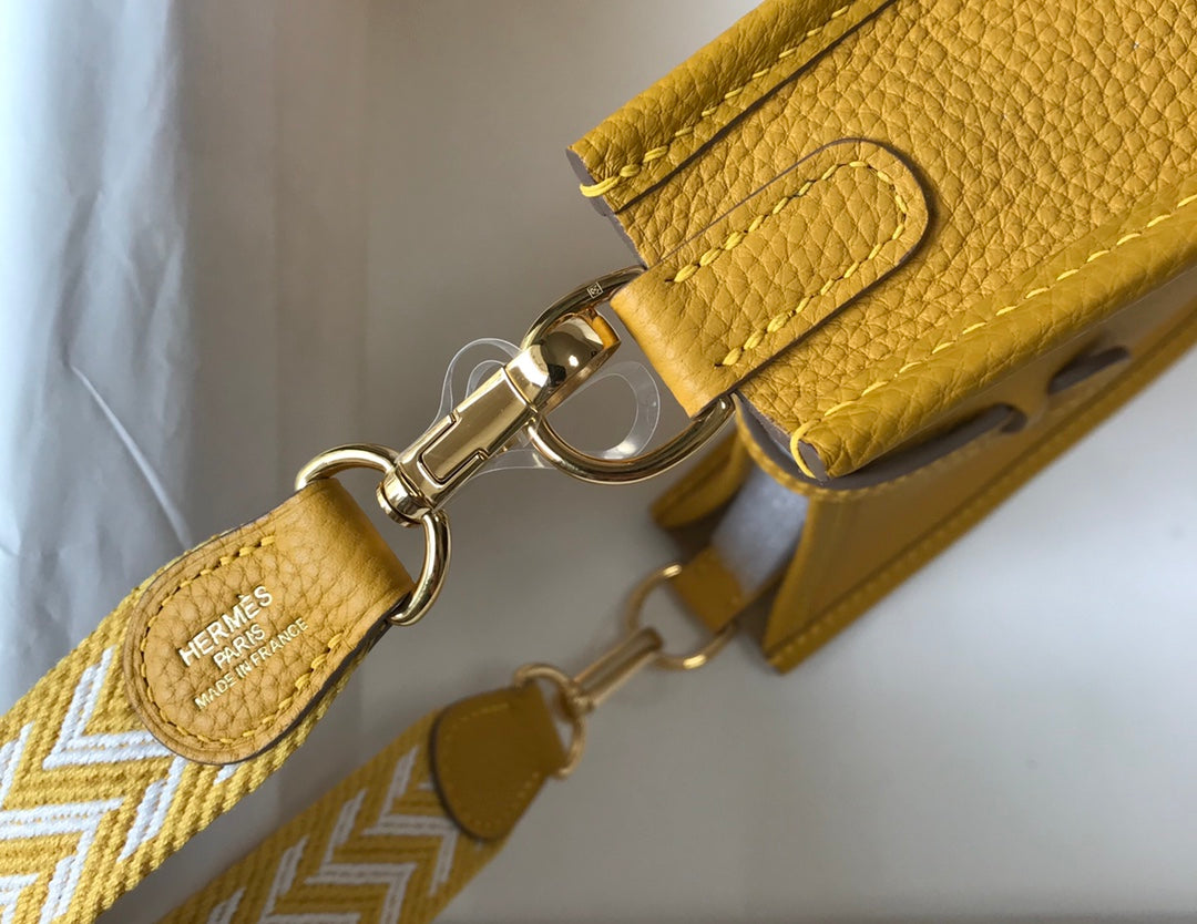 Mini Evelyne 18cm Dark Yellow Togo Ghw