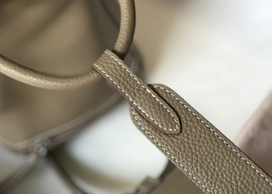 HM LINDY 30 BAG KHAKI TAURILLON CLEMENCE LEATHER