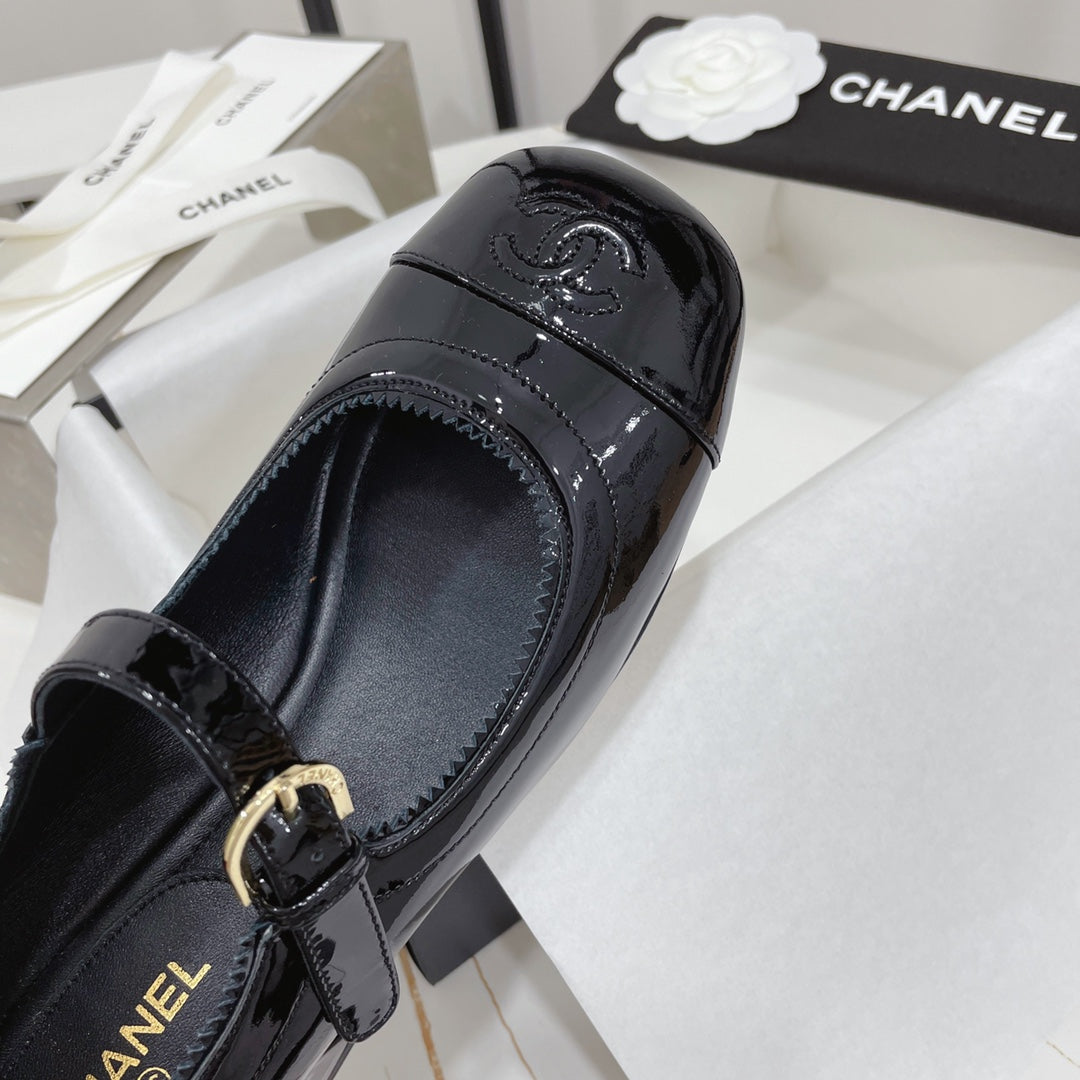 CC MARY JANE BLOCK HEEL GLOSSY BLACK SHEEPSKIN