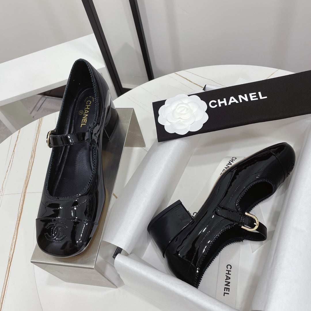 CC MARY JANE BLOCK HEEL GLOSSY BLACK SHEEPSKIN