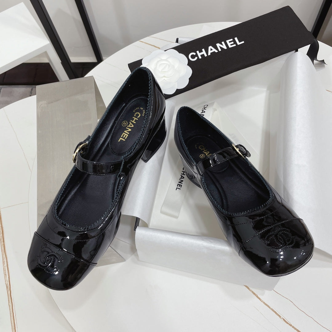 CC MARY JANE BLOCK HEEL GLOSSY BLACK SHEEPSKIN