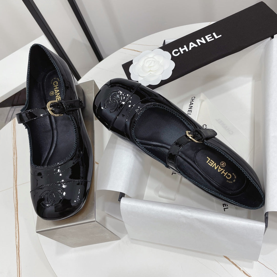 CC MARY JANE BLOCK HEEL GLOSSY BLACK SHEEPSKIN
