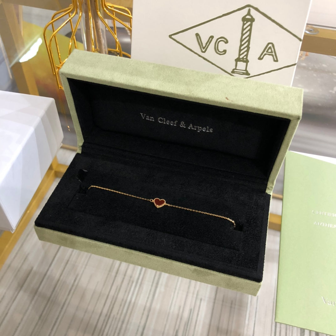 VCA Heart Red Gold 1 Motifs Bracelet