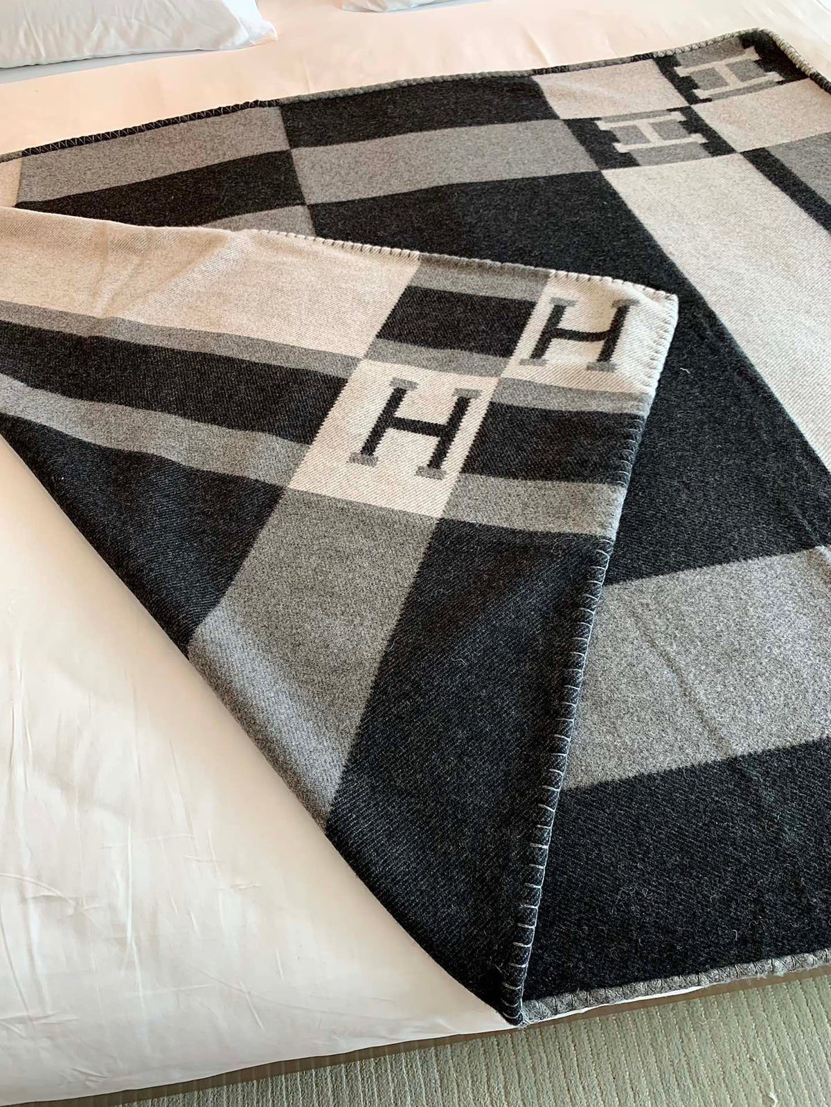 HM Avalon Throw Blanket Black Wool Cashmere