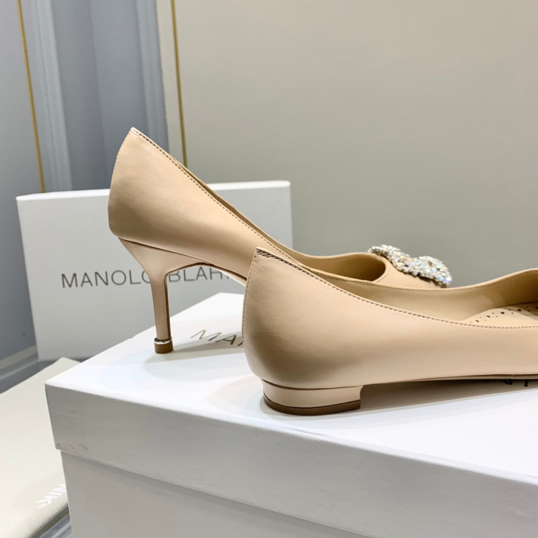 Manolo Snowflake Buckle Pumps Beige Cowhide 204509