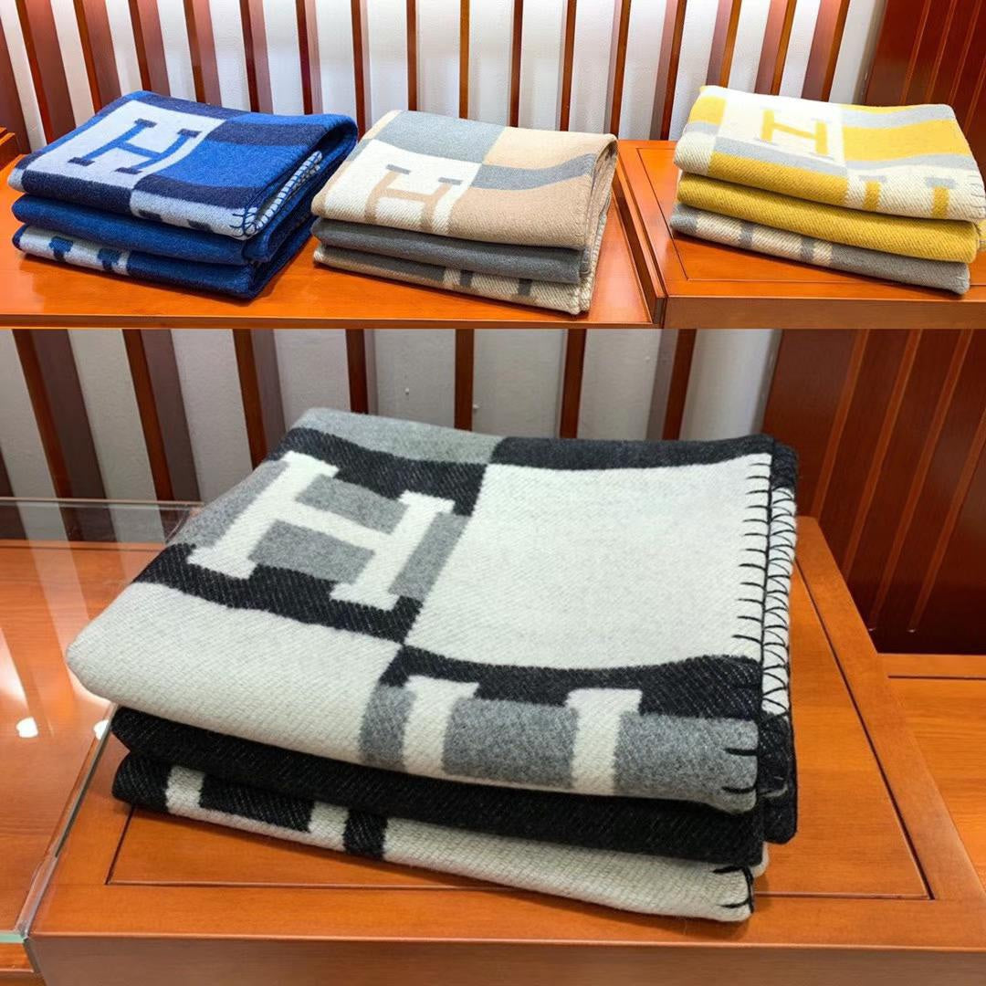 HM Avalon Throw Blanket Black Wool Cashmere