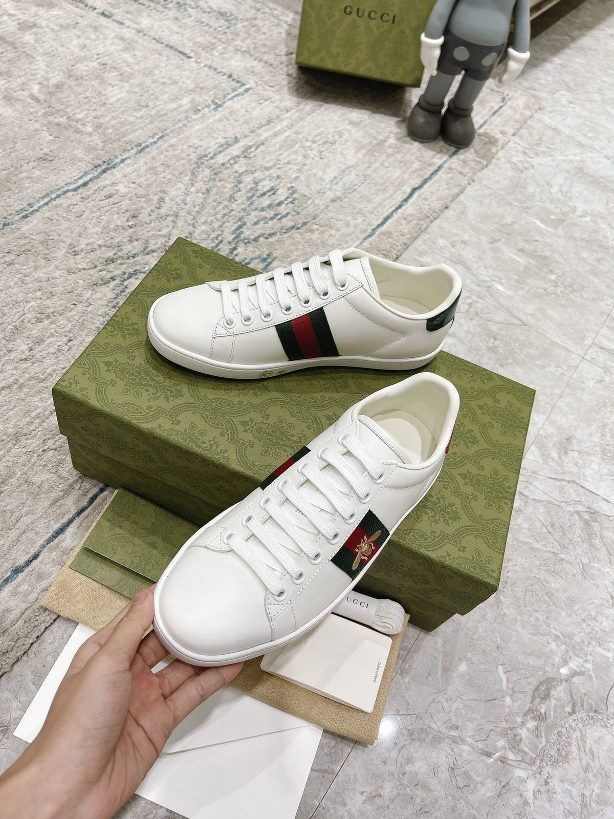 gg ace sneaker white calfskin with bee