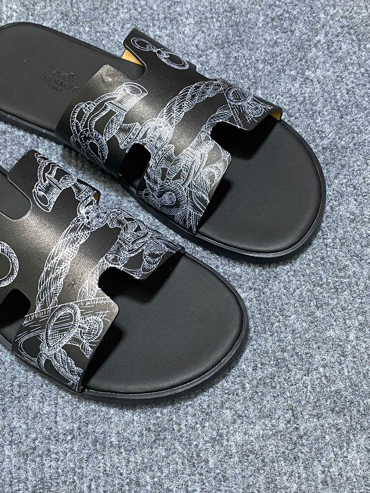 HM IZMIR SANDAL BLACK CALFSKIN WITH PATTERNS