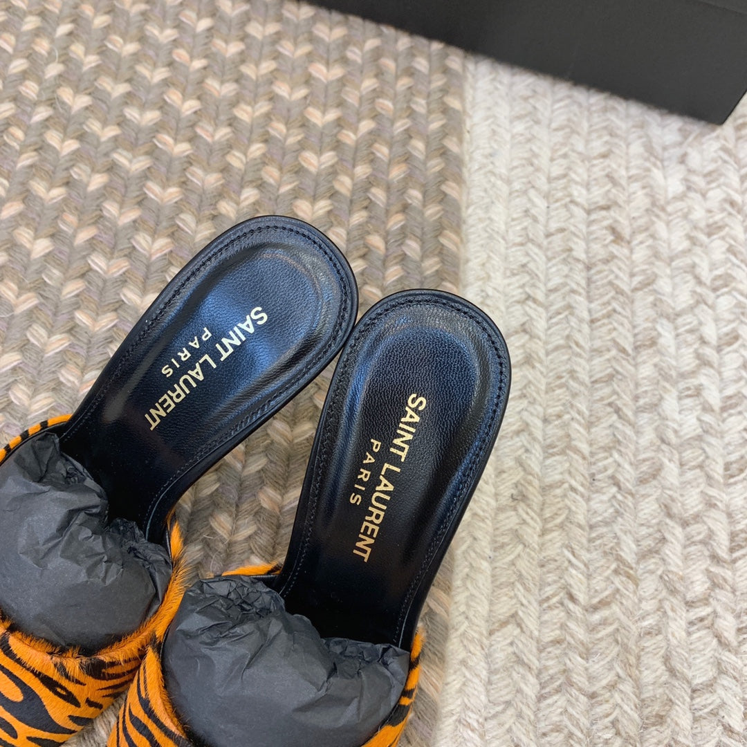 LA 16 HEELED MULES IN TIGER PATTERN RABBIT FUR