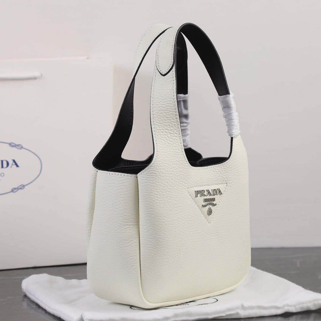 PRA 18 DYNAMIQUE LOGO TOTE BAG IN WHITE CALFSKIN