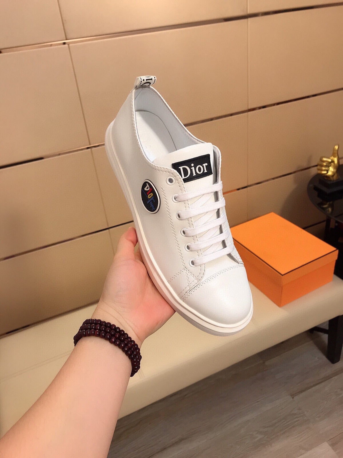 CD B23 LOW-TOP CIRCLE ICON SNEAKER WHITE CALFSKIN