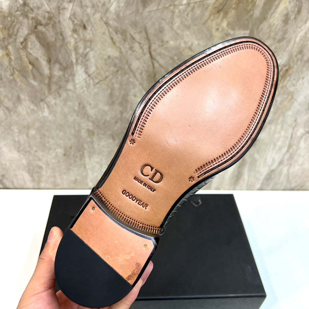 CD CROCODILE MOTIF BASIC OXFORD RUSSET CALFSKIN