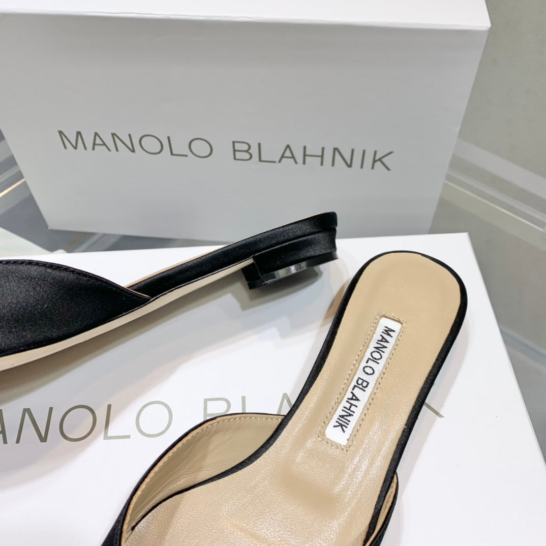 Manolo Buckle Flast Mules Black Silk 327515