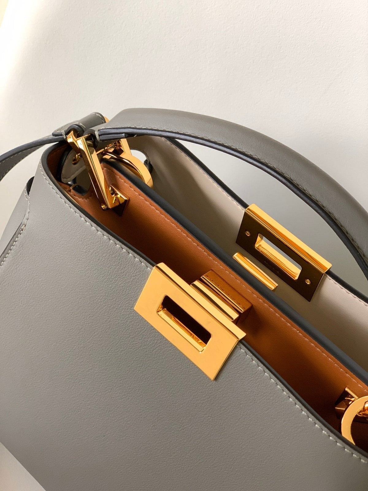 Peekaboo ISeeU Small 27cm Bag grey lambskin gold hardware