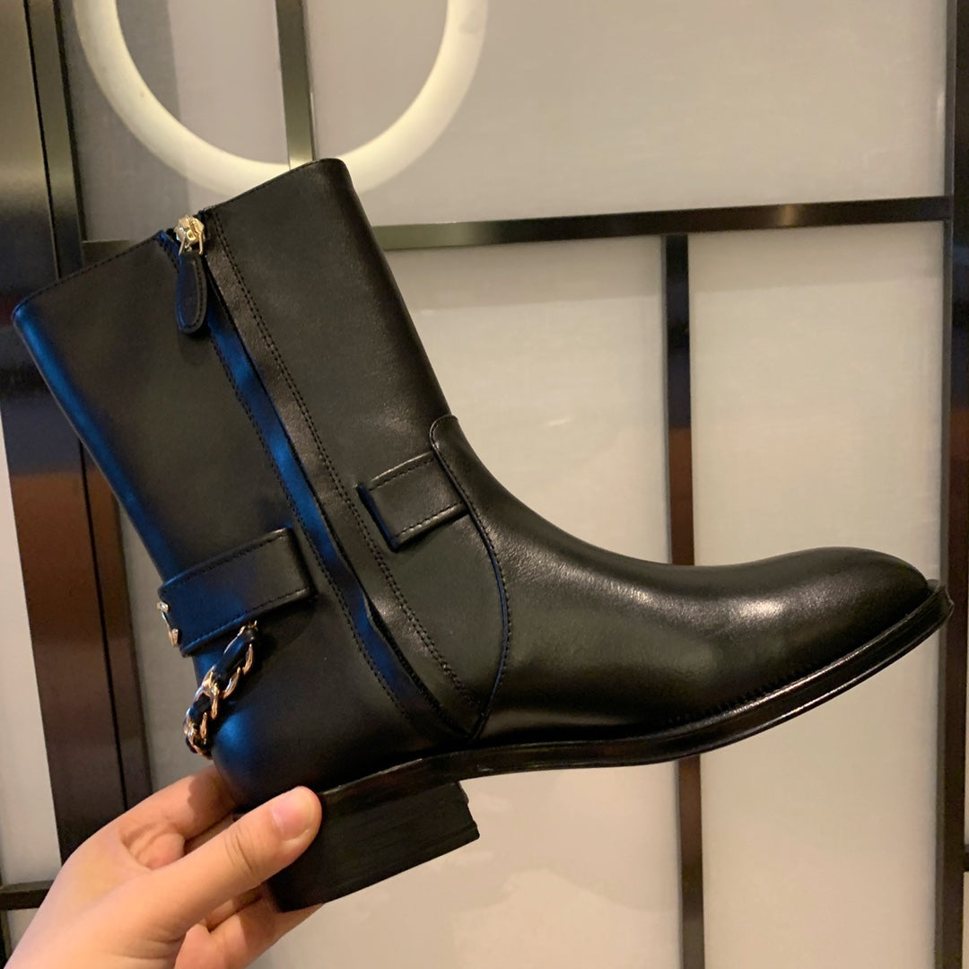 CC Short Boots 35mm In Black With Chain Cowhide  940089
