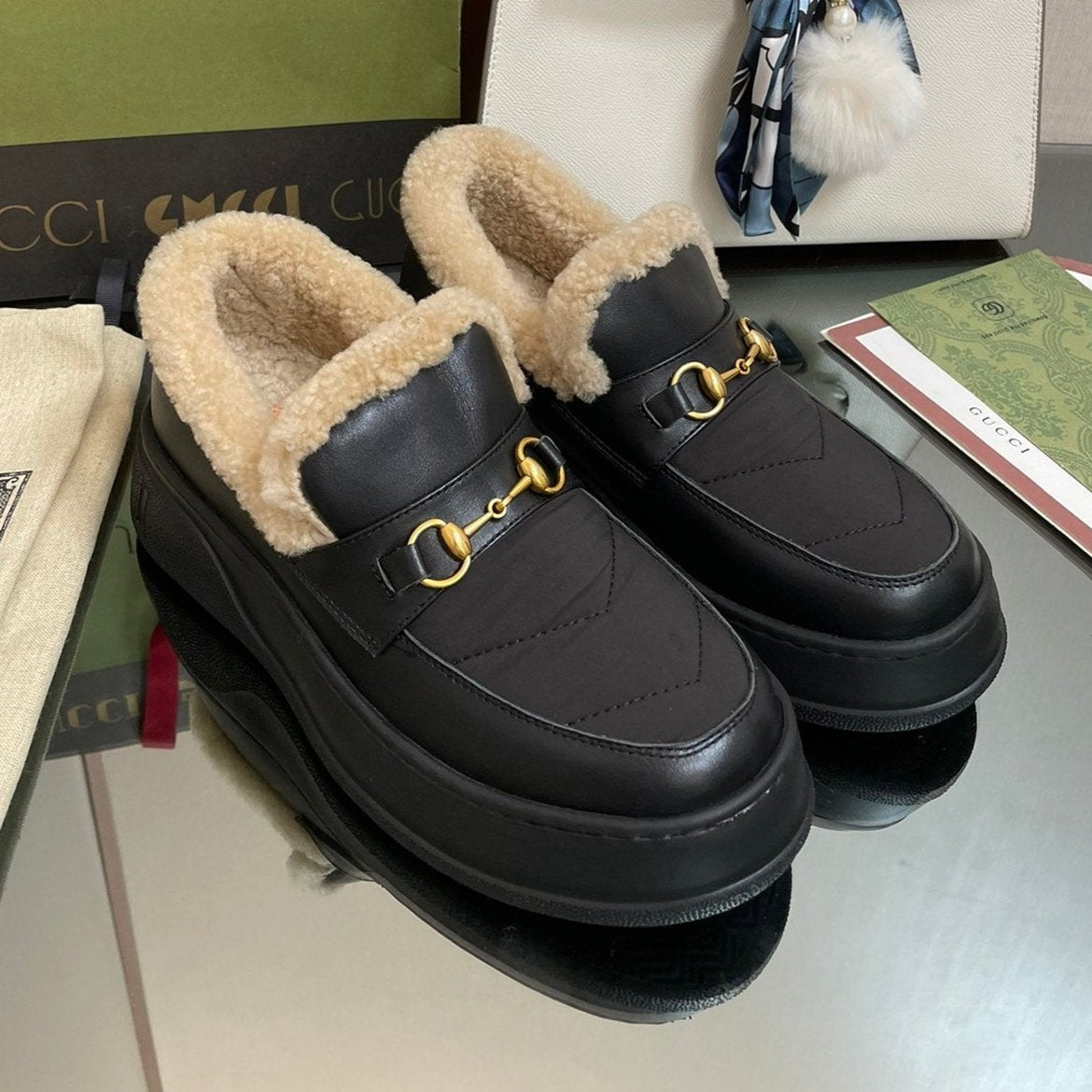 GG LOAFER IN BLACK CALFSKIN WITH BEIGE WOOL LINING
