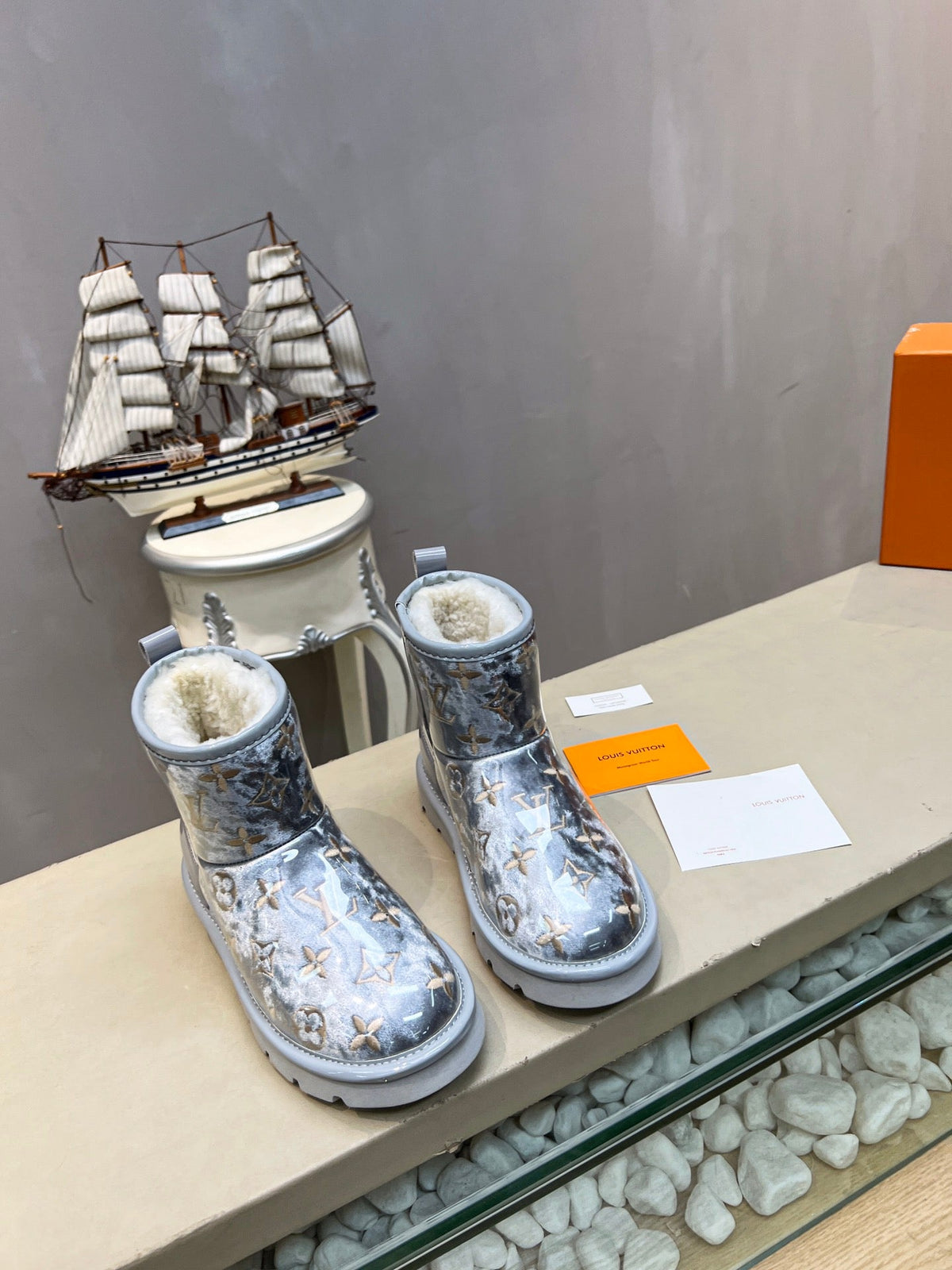 LV 25 Snow Boots Gray Scratch-Resistant PVC Wool 576227