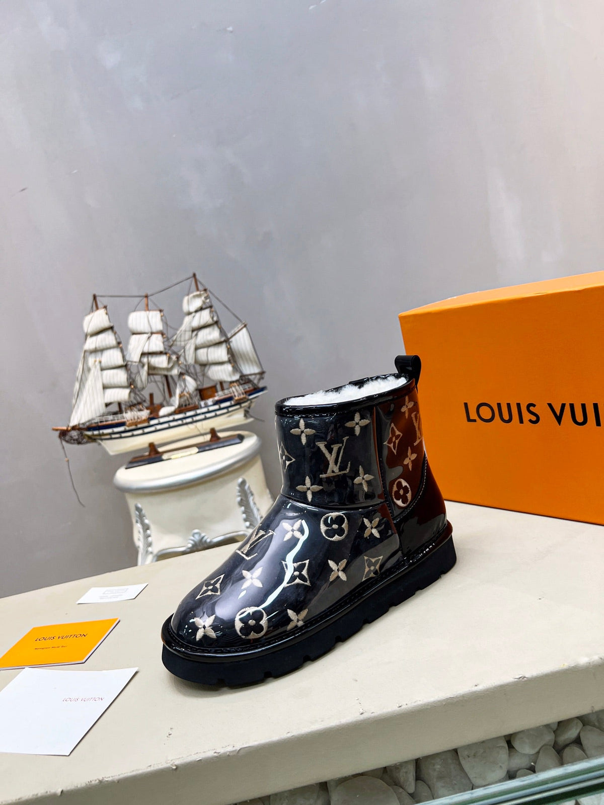 LV 25 Snow Boots Black Scratch-Resistant PVC Wool 576230