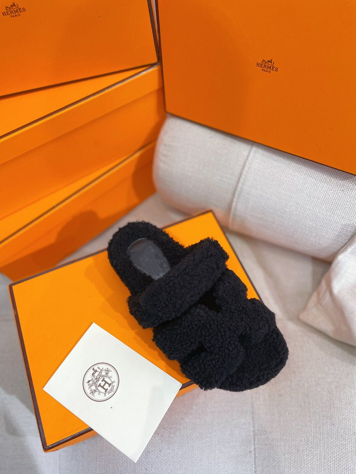 chypre sandal black lamb wool