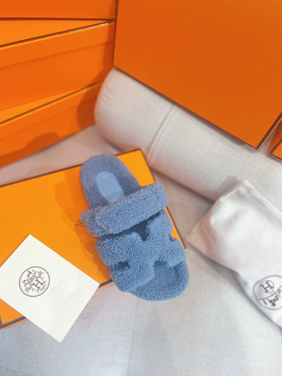 chypre sandal cloud blue lamb wool
