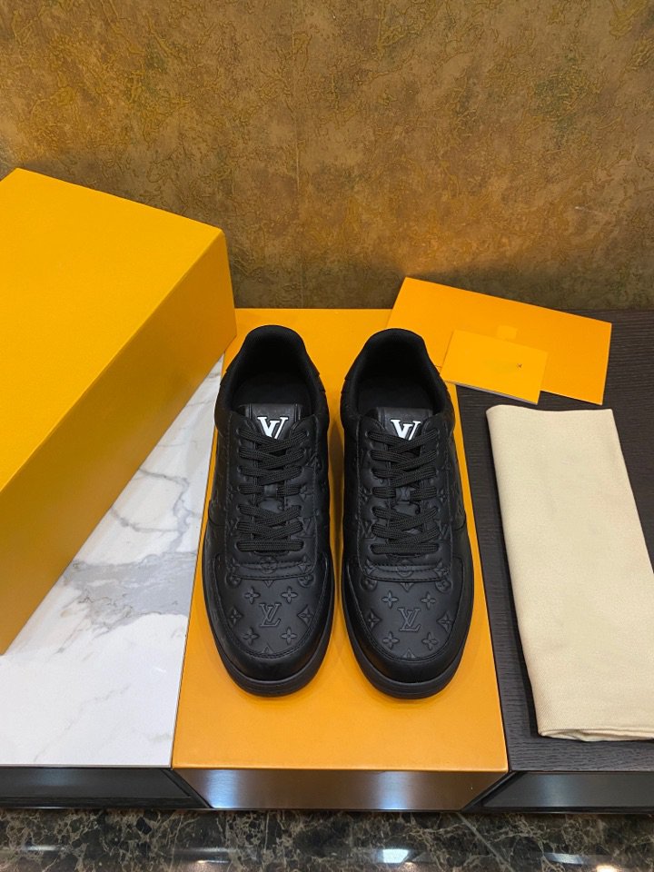 LV RIVOLI SNEAKER BLACK MONOGRAM