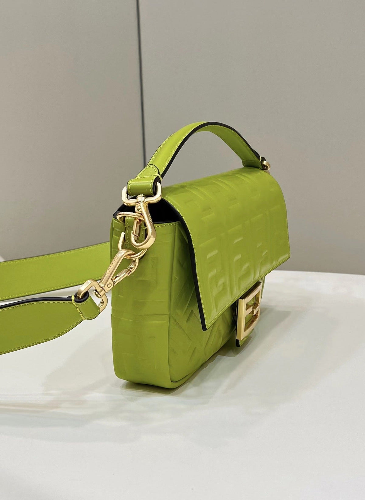 Baguette 27cm Fluorescent green Lambskin Gold Hardware