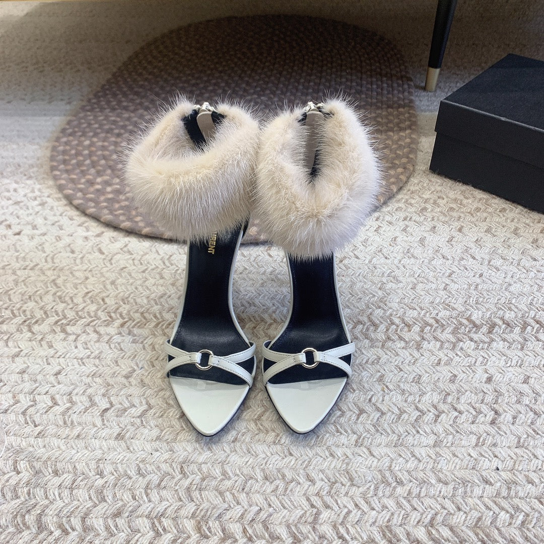 HIGH HEEL SANDAL IN WHITE POLISHED CALFSKIN AND MINK FUR